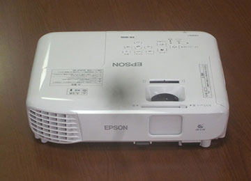 寄贈品:プロジェクター