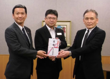 左から高橋執行役員高崎支店長、西専務理事様、小嶋社長様