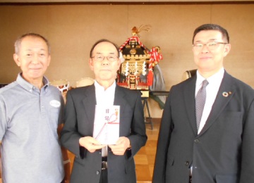 左から増田社長様、澤野自治会長様、隅田川執行役員本店営業部長
