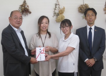 左から久保田社長様、中林理事様、齋藤理事様、大﨑支店長