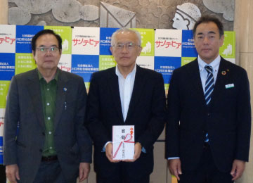 左から池田社長様、池田理事長様、須田支店長