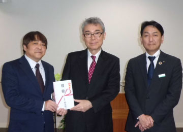 左から新井執行役員高崎支店長様、岡本会長様、上村支店長
