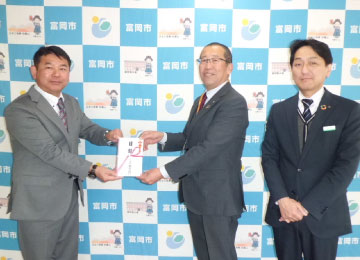 左から関社長様、結城部長様、上村支店長