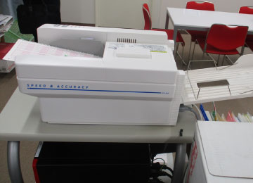 寄贈品：マークシートリーダー