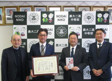 左から清水相談役様、清水社長様、加藤校長様、田中支店長