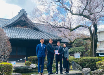 左から茂原支店長、勅使河原社長様、悴田前校長様、佐々木校長様