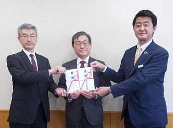 左から大藤副社長様、関理工学部長様、小金沢支店長