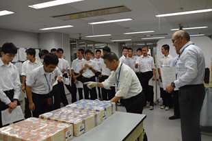 高校生の本店見学受け入れ