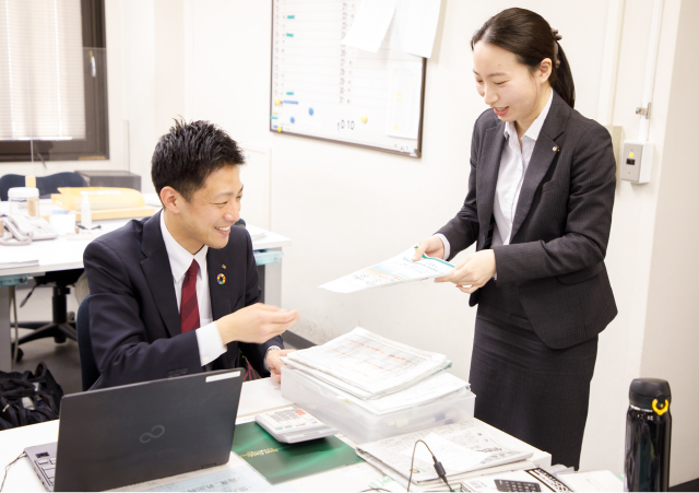 話をする 群馬銀行行員 小林